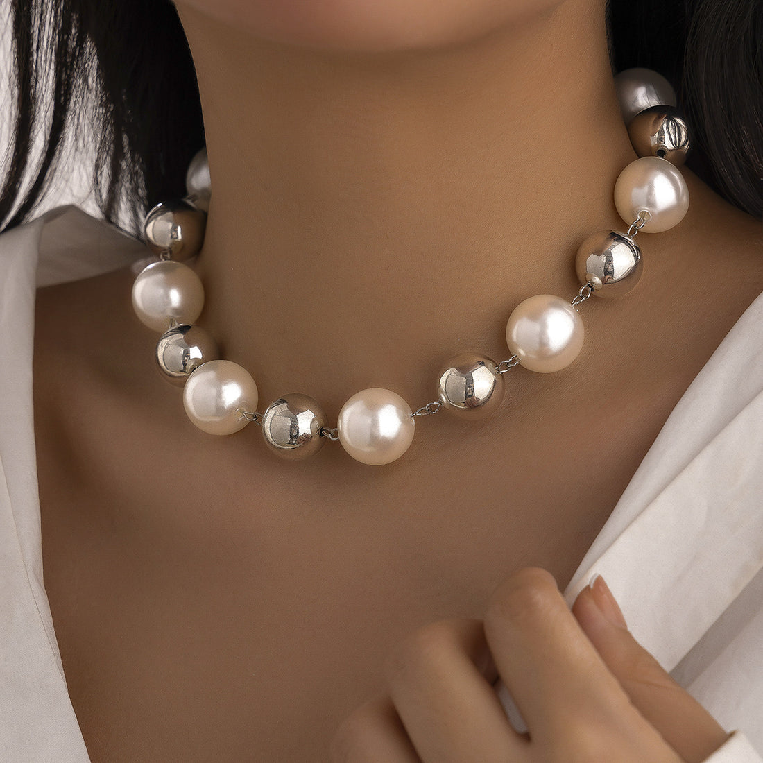 Light Luxury Style Imitation Pearl Large Round Bead Necklace