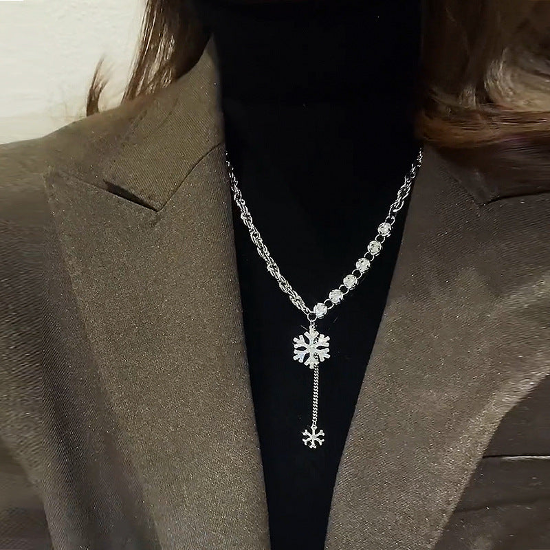 Snowflake Designer Elegant Pendant Necklace Cubic Zircon Simple Personality Temperament Fashion Sweater Chain Necklace